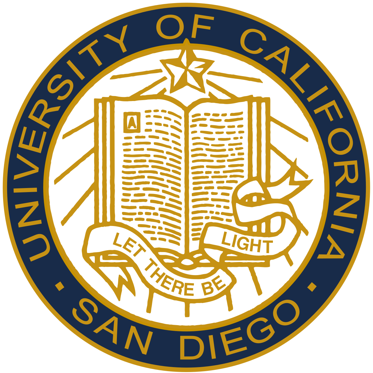 Godło Uniwersytetu Kalifornijskiego w San Diego z otwartą książką i hasłem "LET THERE BE LIGHT".