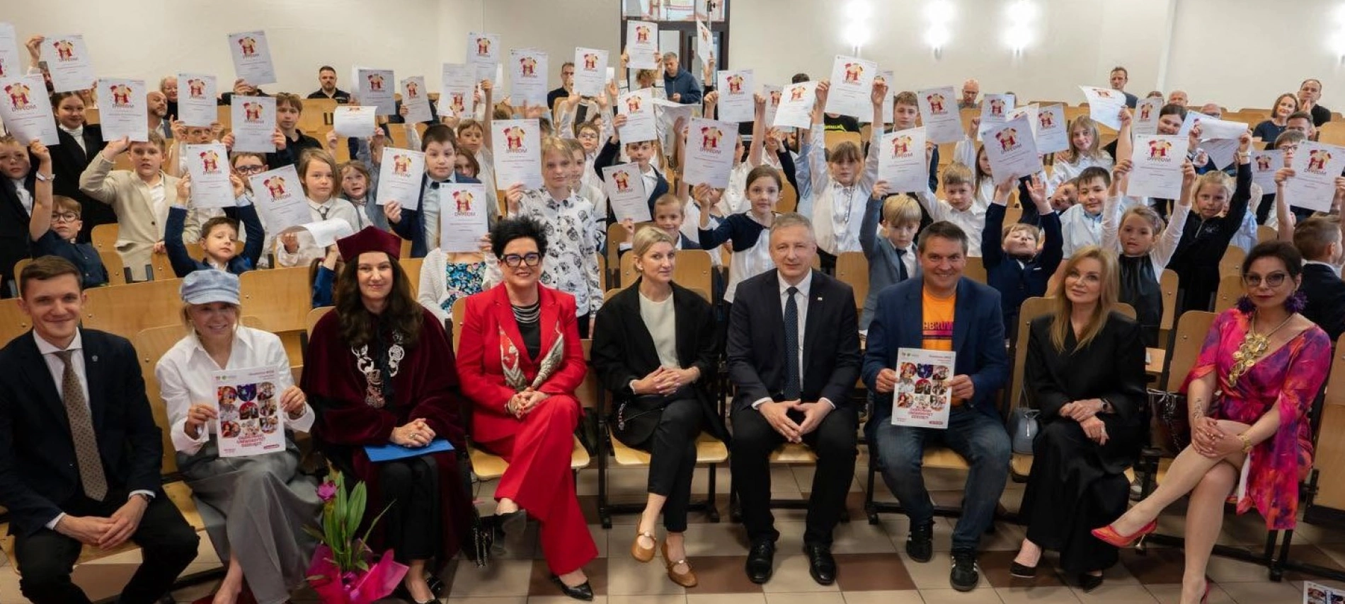 tło: Patronat Honorowy Prezydenta Miasta Dąbrowa G&oacute;rnicza 