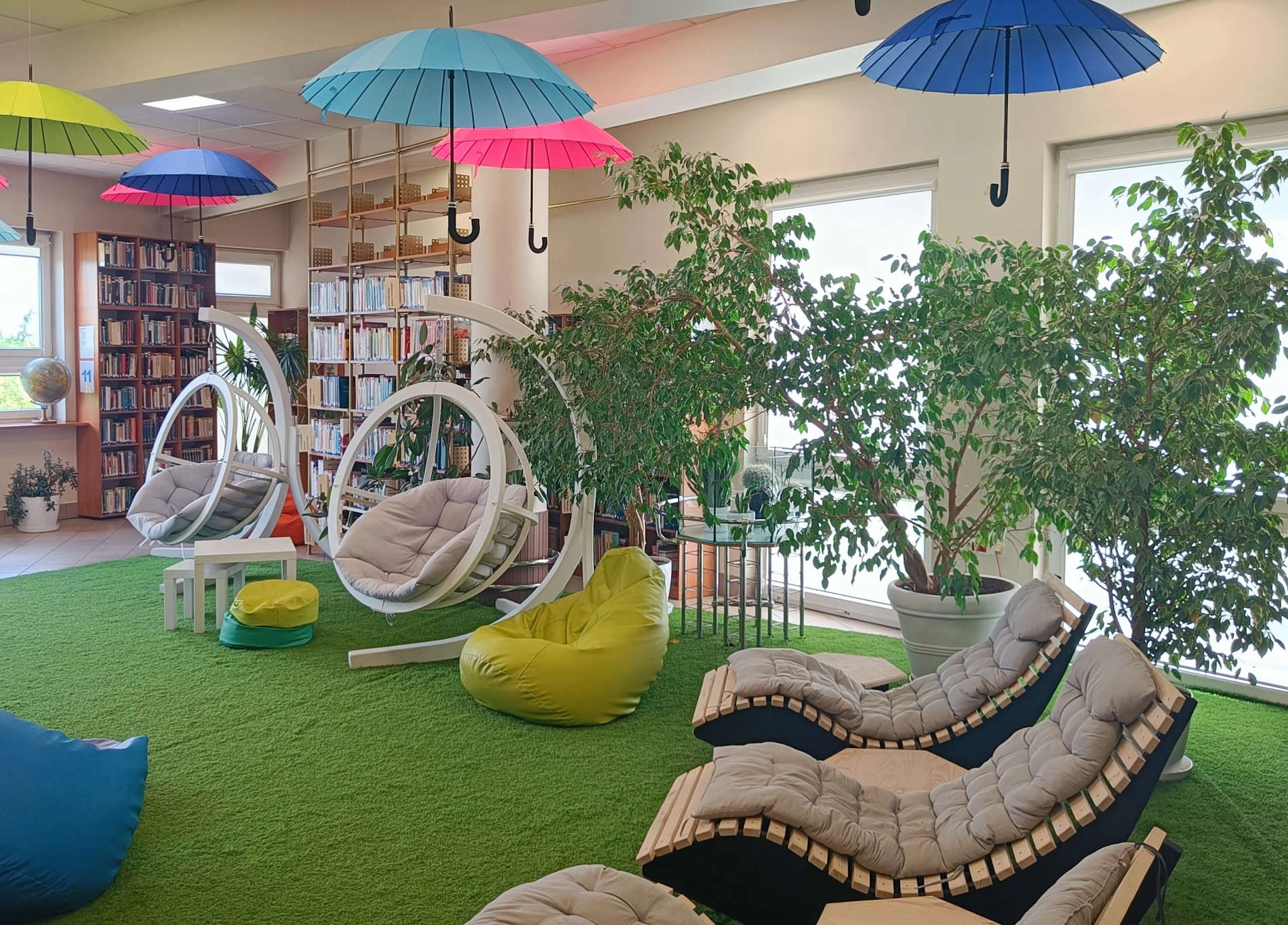 tło: Biblioteka Akademicka <br>  im. prof. Jerzego Altkorna