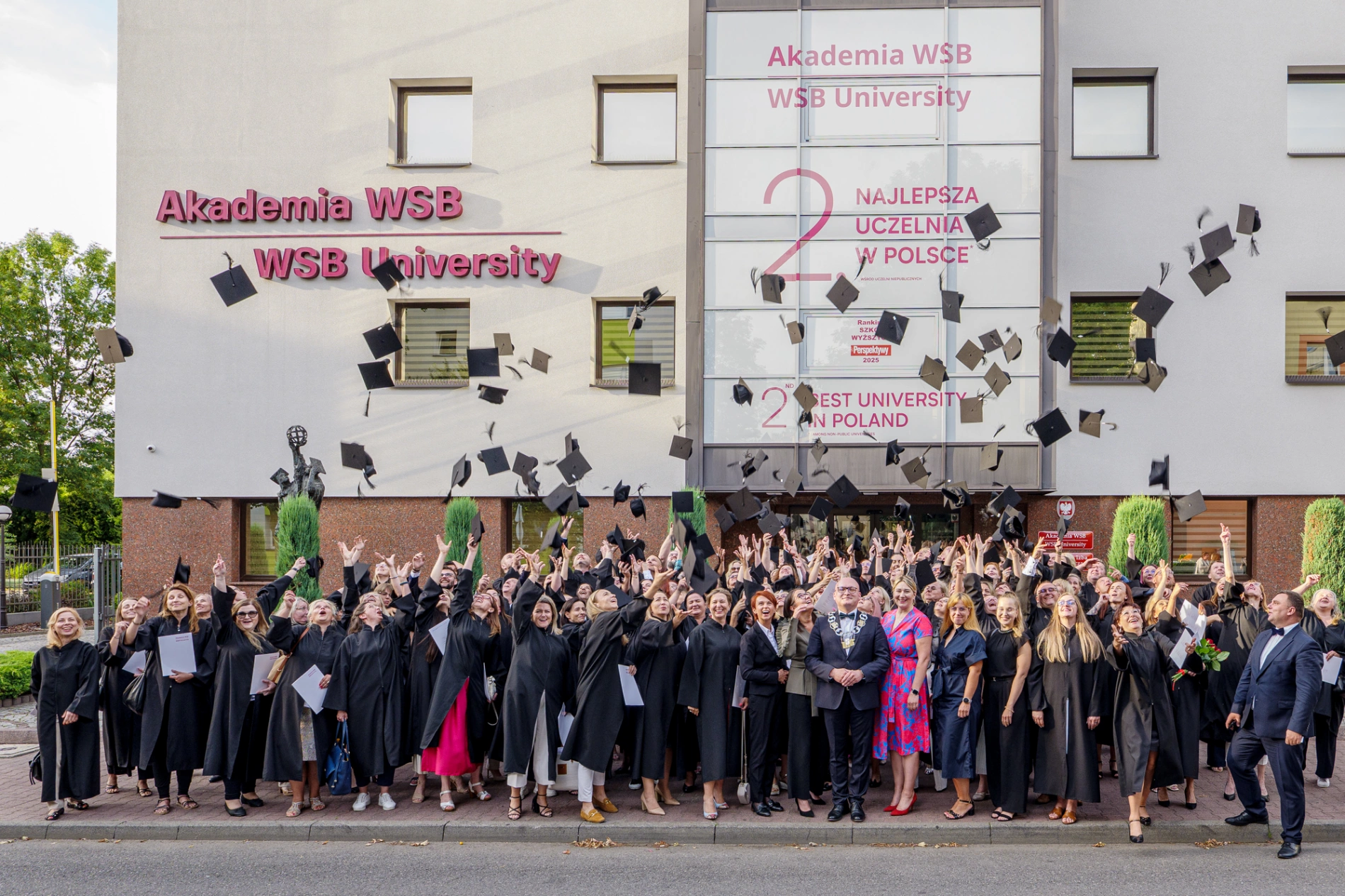 tło: Stowarzyszenie Absolwent&oacute;w i Student&oacute;w Akademii WSB