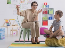 ilustracja EDUKACJA I REHABILITACJA OSÓB Z NIEPEŁNOSPRAWNOŚCIĄ SŁUCHOWĄ (SURDOPEDAGOGIKA) - STUDIA KWALIFIKACYJNE DLA PEDAGOGÓW SPECJALNYCH | NYSA