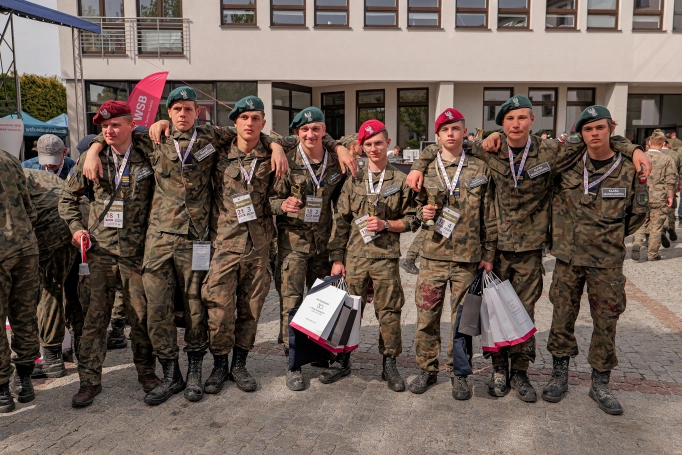 Zdjęcie nr 12 z galerii Akademia WSB kształtuje przyszłych obrońców kraju – XIII Ogólnopolski Turniej Klas Mundurowych