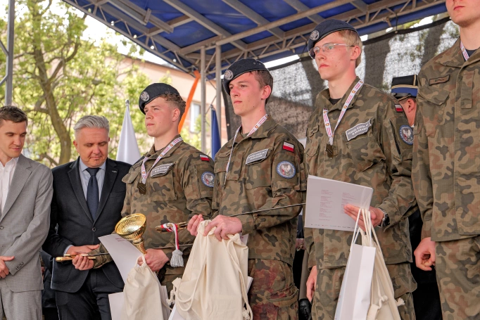 Zdjęcie nr 14 z galerii Akademia WSB kształtuje przyszłych obrońców kraju – XIII Ogólnopolski Turniej Klas Mundurowych