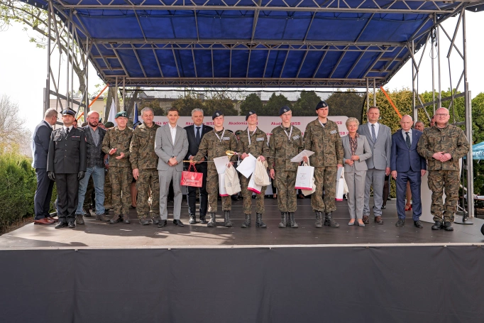 Zdjęcie nr 19 z galerii Akademia WSB kształtuje przyszłych obrońców kraju – XIII Ogólnopolski Turniej Klas Mundurowych