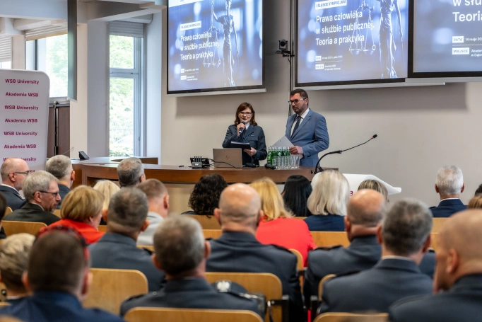 Zdjęcie nr 11 z galerii Fundament godności i człowieczeństwa. Sympozjum o prawach człowieka w służbie publicznej