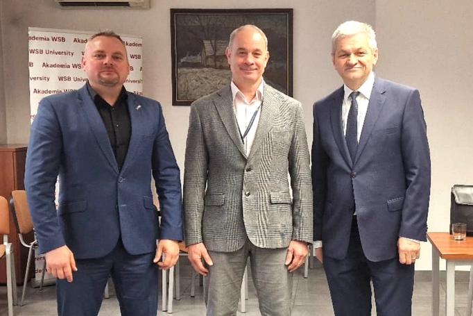 Zdjęcie nr 1 z galerii Wiedza gwarantująca bezpieczeństwo. Akademia WSB uczy samorządy jak chronić ludzi i przygotować się na wypadek wojny