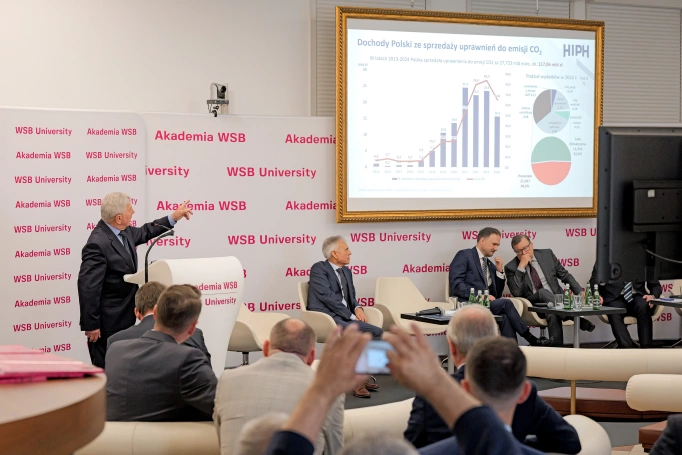 Zdjęcie nr 29 z galerii Hutnictwo w ogniu transformacji. Akademia WSB na kilka godzin stała się stolicą branży stalowej