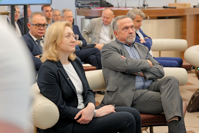 Zdjęcie nr 13 z galerii Hutnictwo w ogniu transformacji. Akademia WSB na kilka godzin stała się stolicą branży stalowej