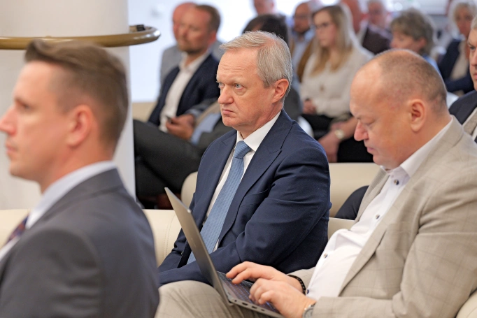 Zdjęcie nr 23 z galerii Hutnictwo w ogniu transformacji. Akademia WSB na kilka godzin stała się stolicą branży stalowej