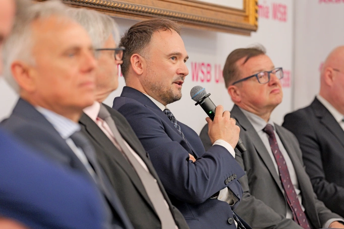 Zdjęcie nr 25 z galerii Hutnictwo w ogniu transformacji. Akademia WSB na kilka godzin stała się stolicą branży stalowej