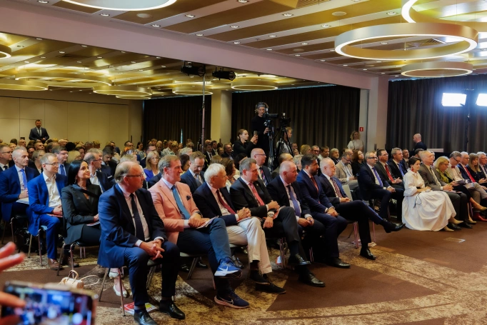 Zdjęcie nr 13 z galerii Akademia WSB jeszcze wyżej na podium najlepszych uczelni w Polsce
