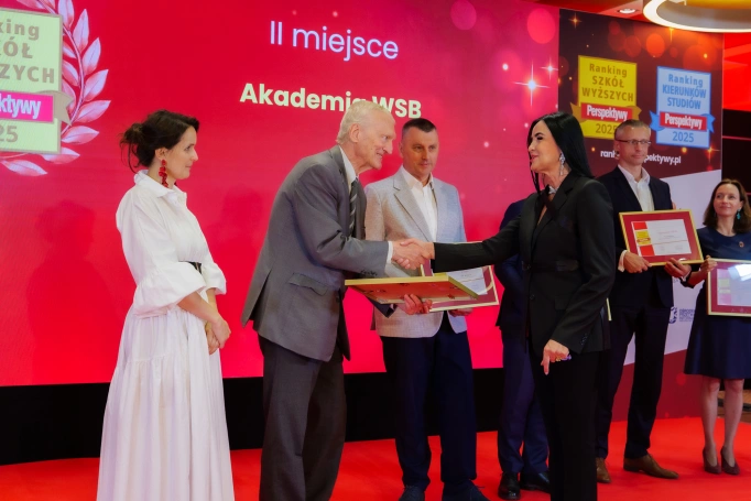 Zdjęcie nr 4 z galerii Akademia WSB jeszcze wyżej na podium najlepszych uczelni w Polsce
