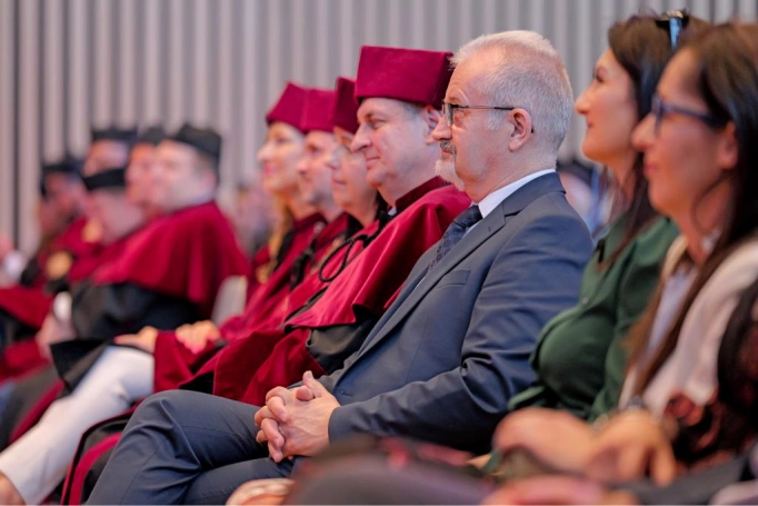 Zdjęcie nr 59 z galerii Gala Akademicka 2025 – święto Absolwentów Akademii WSB w Cieszynie