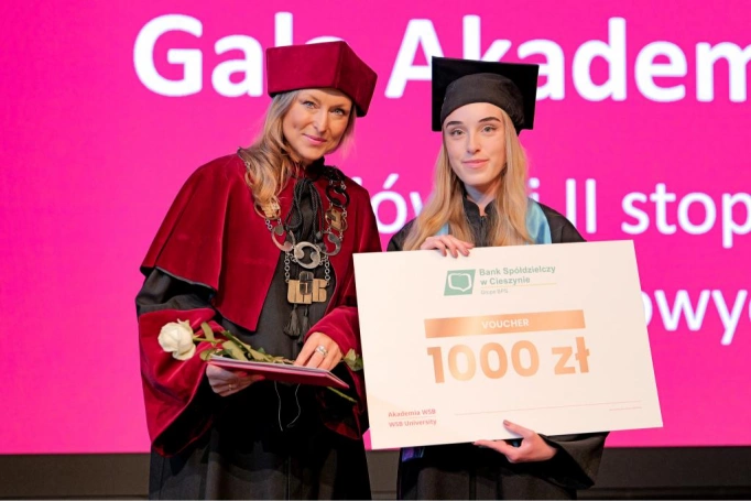 Zdjęcie nr 60 z galerii Gala Akademicka 2025 – święto Absolwentów Akademii WSB w Cieszynie