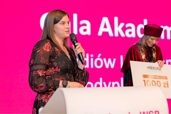 Zdjęcie nr 22 z galerii Gala Akademicka 2025 – święto Absolwentów Akademii WSB w Cieszynie