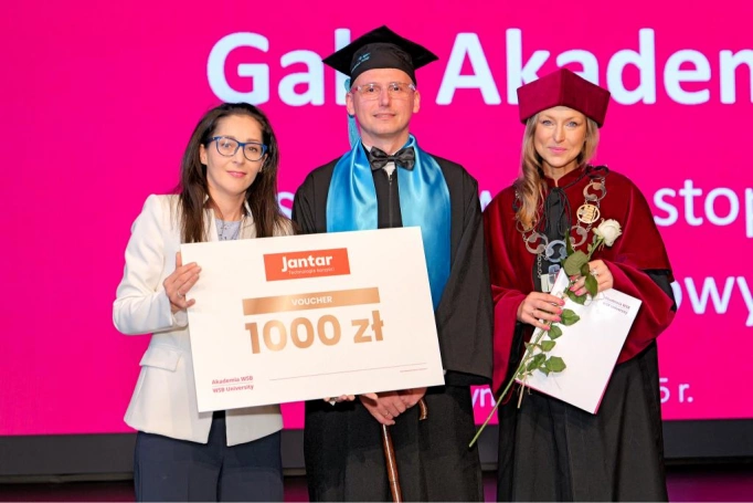 Zdjęcie nr 26 z galerii Gala Akademicka 2025 – święto Absolwentów Akademii WSB w Cieszynie