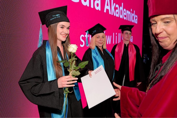 Zdjęcie nr 30 z galerii Gala Akademicka 2025 – święto Absolwentów Akademii WSB w Cieszynie