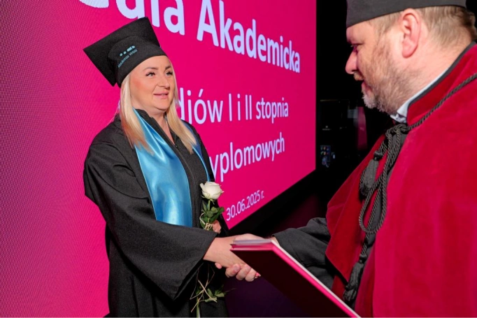 Zdjęcie nr 39 z galerii Gala Akademicka 2025 – święto Absolwentów Akademii WSB w Cieszynie