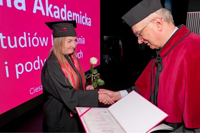 Zdjęcie nr 17 z galerii Gala Akademicka 2025 – święto Absolwentów Akademii WSB w Cieszynie