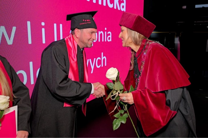 Zdjęcie nr 19 z galerii Gala Akademicka 2025 – święto Absolwentów Akademii WSB w Cieszynie
