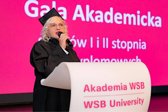 Zdjęcie nr 64 z galerii Gala Akademicka 2025 – święto Absolwentów Akademii WSB w Cieszynie