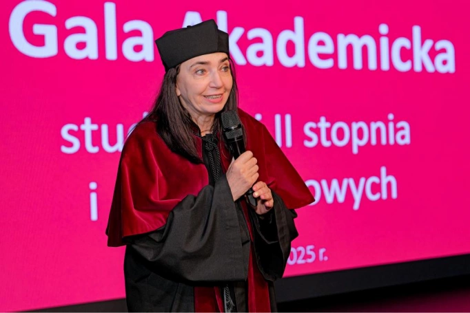 Zdjęcie nr 71 z galerii Gala Akademicka 2025 – święto Absolwentów Akademii WSB w Cieszynie