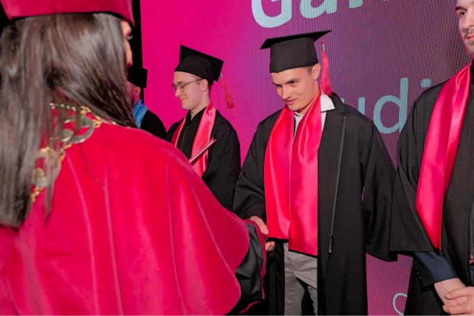 Zdjęcie nr 94 z galerii Gala Akademicka 2025 – święto Absolwentów Akademii WSB w Cieszynie