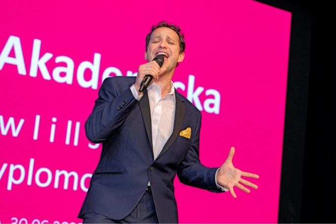 Zdjęcie nr 143 z galerii Gala Akademicka 2025 – święto Absolwentów Akademii WSB w Cieszynie