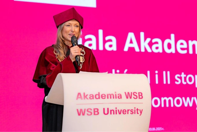 Zdjęcie nr 44 z galerii Gala Akademicka 2025 – święto Absolwentów Akademii WSB w Cieszynie
