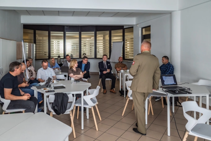 Zdjęcie nr 8 z galerii Akademia WSB szkoli dąbrowskich samorządowców – obrona cywilna w praktyce