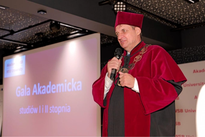 Zdjęcie nr 140 z galerii Gala Rozdania Dyplomów Akademii WSB w Żywcu