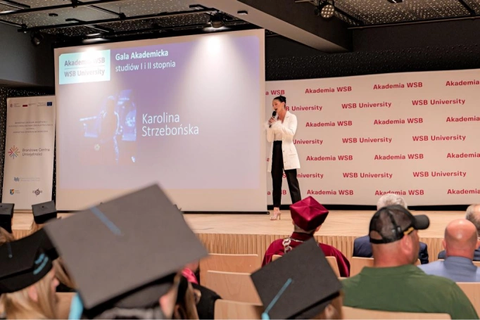 Zdjęcie nr 150 z galerii Gala Rozdania Dyplomów Akademii WSB w Żywcu