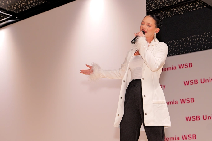 Zdjęcie nr 21 z galerii Gala Rozdania Dyplomów Akademii WSB w Żywcu