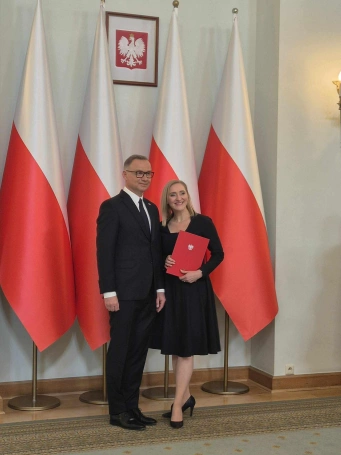 Zdjęcie nr 2 z galerii Prof. Monika Bąk Sosnowska uhonorowana przez Prezydenta RP 