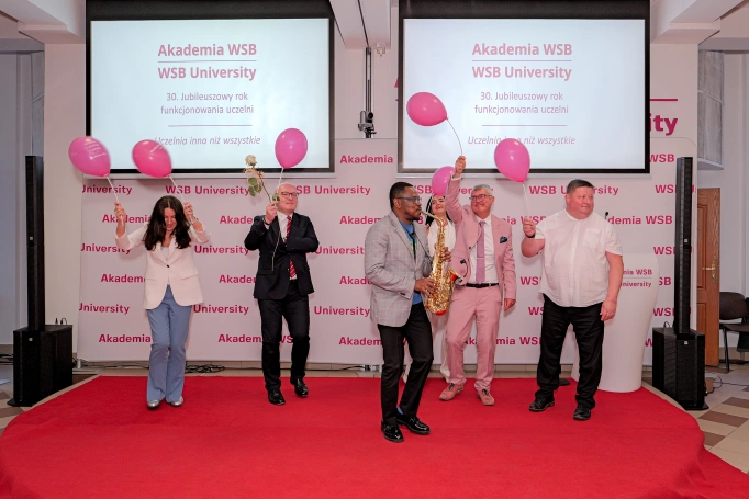 Zdjęcie nr 75 z galerii Radośnie, wzniośle i symbolicznie. Kolejne święto Akademii WSB