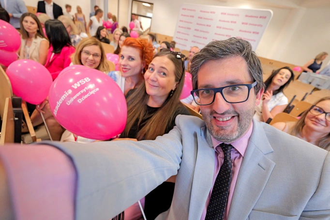 Zdjęcie nr 14 z galerii Radośnie, wzniośle i symbolicznie. Kolejne święto Akademii WSB