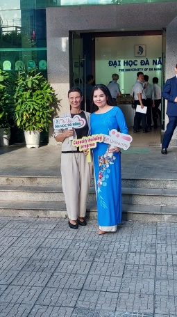 Zdjęcie nr 6 z galerii Reprezentacja Akademii WSB na jubileuszu Uniwersytetu w Danang