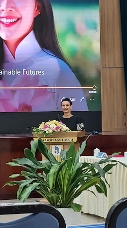 Zdjęcie nr 5 z galerii Reprezentacja Akademii WSB na jubileuszu Uniwersytetu w Danang