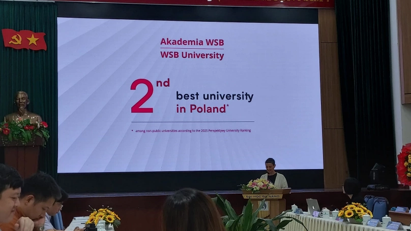 Zdjęcie nr 1 z galerii Reprezentacja Akademii WSB na jubileuszu Uniwersytetu w Danang