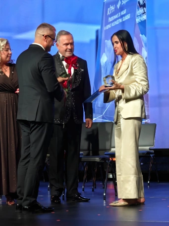Zdjęcie nr 5 z galerii Prof. Zdzisława Dacko-Pikiewicz, Rector of WSB University, honored with a prestigious business award