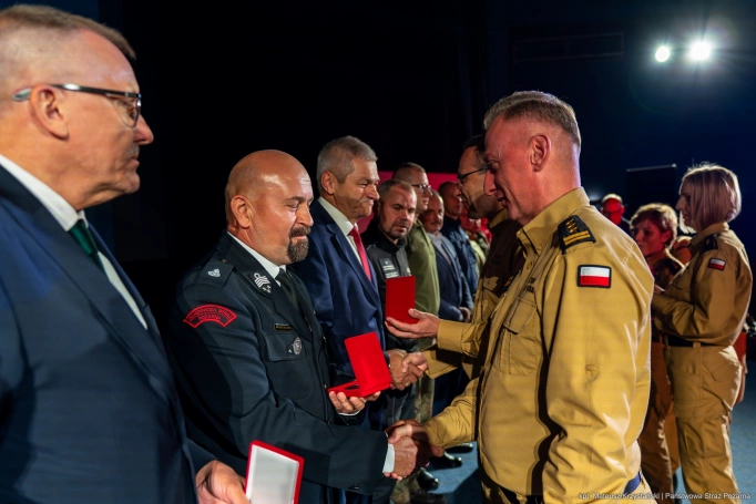 Zdjęcie nr 1 z galerii Medal 30-lecia KSRG dla prof. Marka Walancika