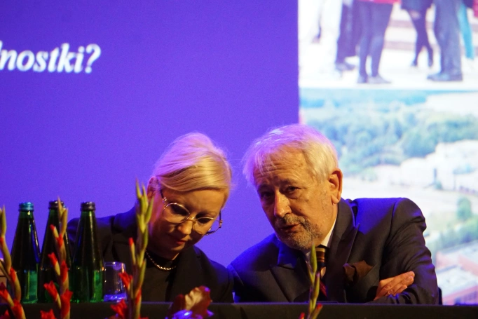 Zdjęcie nr 2 z galerii Medal Polskiego Towarzystwa Pedagogicznego dla prof. Marka Walancika