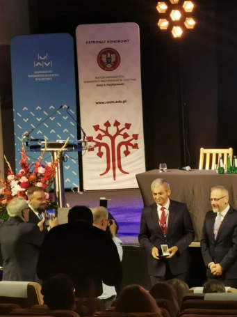 Zdjęcie nr 1 z galerii Medal Polskiego Towarzystwa Pedagogicznego dla prof. Marka Walancika