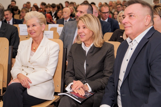 Zdjęcie nr 6 z galerii Wiedza, wartości, relacje. Inauguracja roku akademickiego w Akademii WSB