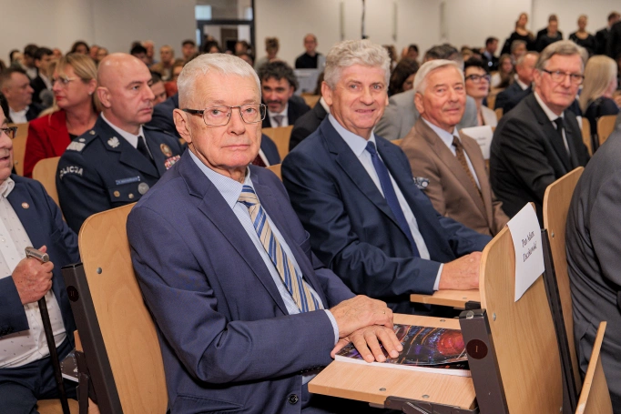 Zdjęcie nr 11 z galerii Wiedza, wartości, relacje. Inauguracja roku akademickiego w Akademii WSB