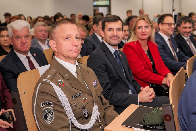 Zdjęcie nr 13 z galerii Wiedza, wartości, relacje. Inauguracja roku akademickiego w Akademii WSB