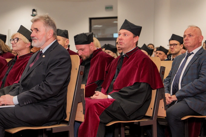 Zdjęcie nr 20 z galerii Wiedza, wartości, relacje. Inauguracja roku akademickiego w Akademii WSB