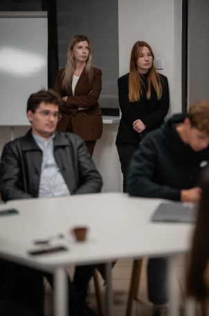 Zdjęcie nr 3 z galerii Międzynarodowy projekt „Youth vs Fake News” w Akademii WSB - ogromny sukces!