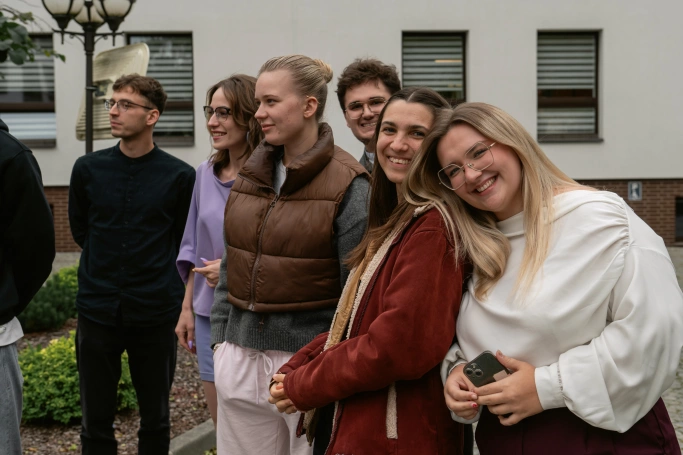 Zdjęcie nr 8 z galerii Międzynarodowy projekt „Youth vs Fake News” w Akademii WSB - ogromny sukces!
