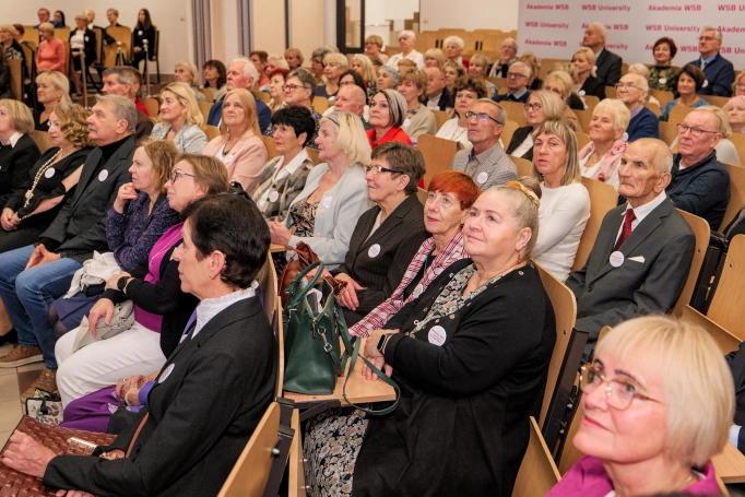 Zdjęcie nr 5 z galerii   Inauguracja Roku Akademickiego 2025/2026 Uniwersytetu Trzeciego Wieku Akademii WSB w Dąbrowie Górniczej 
